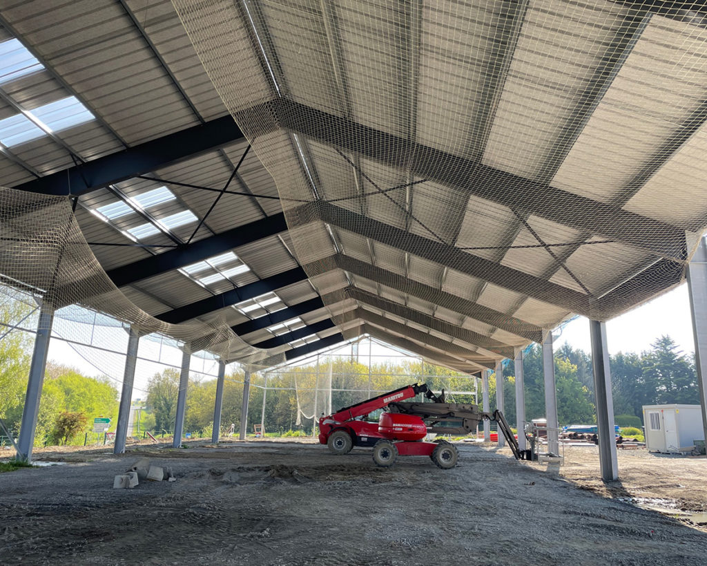 Ce nouveau bâtiment équipé d’une toiture à centrale photovoltaïque, accueillera un atelier pour l’entretien et la réparation des foreuses et offrira un espace de stockage supplémentaire à l’entreprise.